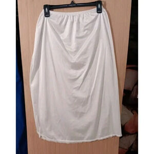 VASSARETTE SIZE LARGE WHITE HALF SLIP ANKLE LENGTH 18" SLIT/ 30" Total‎ Length
